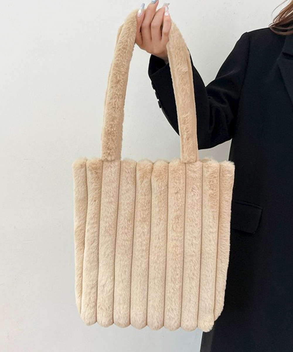 ベージュコーデ ふわふわファートートバッグ 秋冬小物 もこもこ