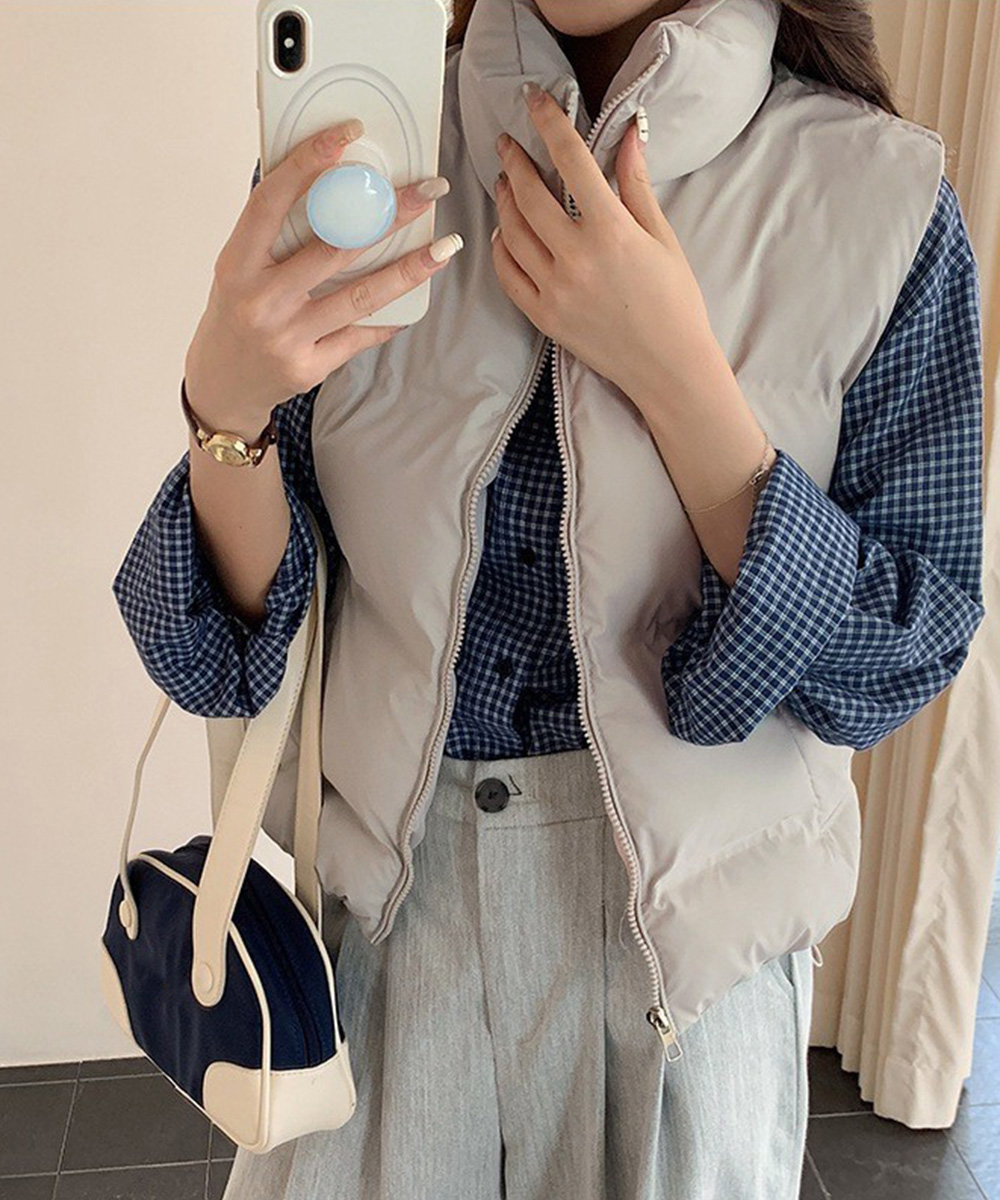 ベージュコーデ 中綿入り立ち襟ベスト アウター ジップアップ