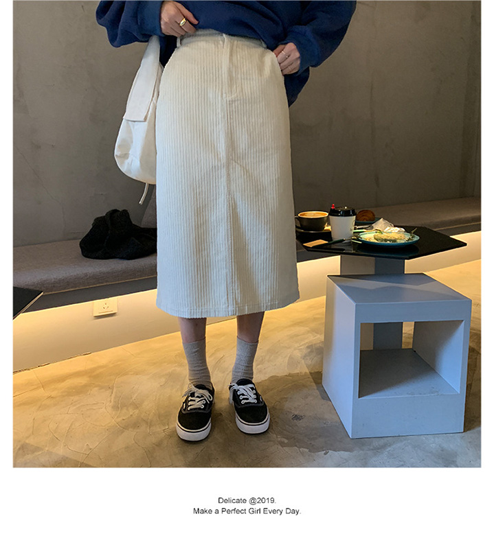 ベージュコーデ バックスリット入りロング丈スカート体型カバーハイウエスト