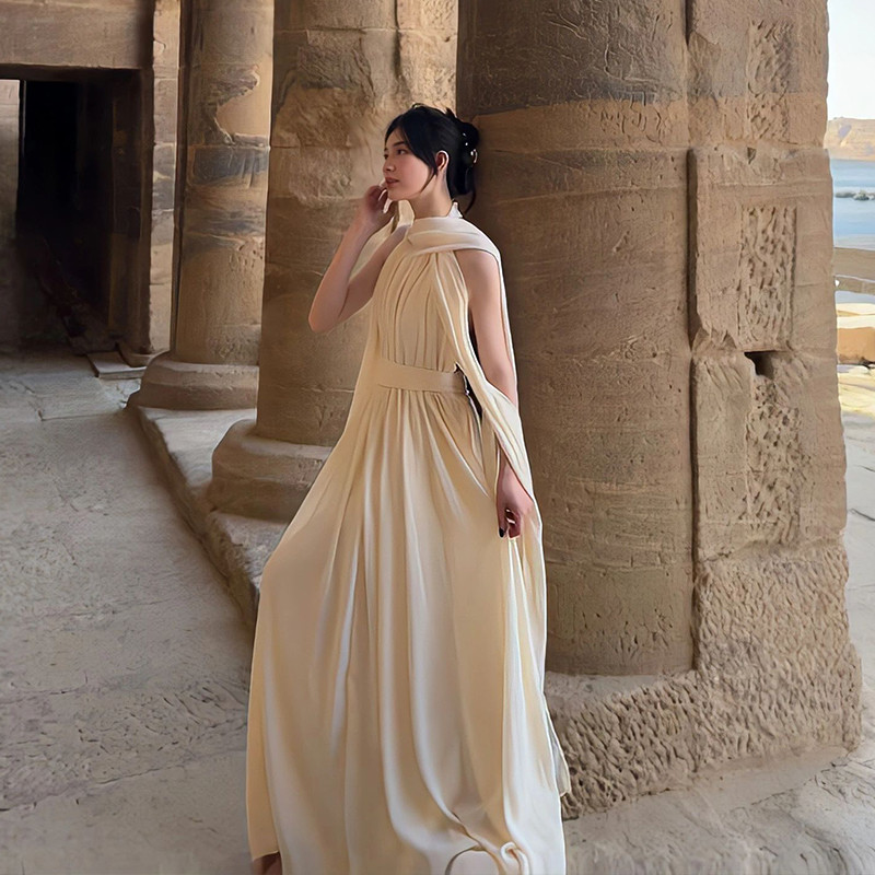 ベージュコーデ 古代女神風ドレープワンピース