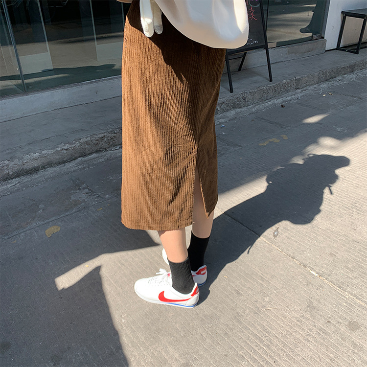 ベージュコーデ バックスリット入りロング丈スカート体型カバーハイウエスト