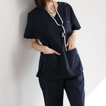 安い医療ユニフォームで経済的負担を軽減しながら快適に働けるおすすめ5選