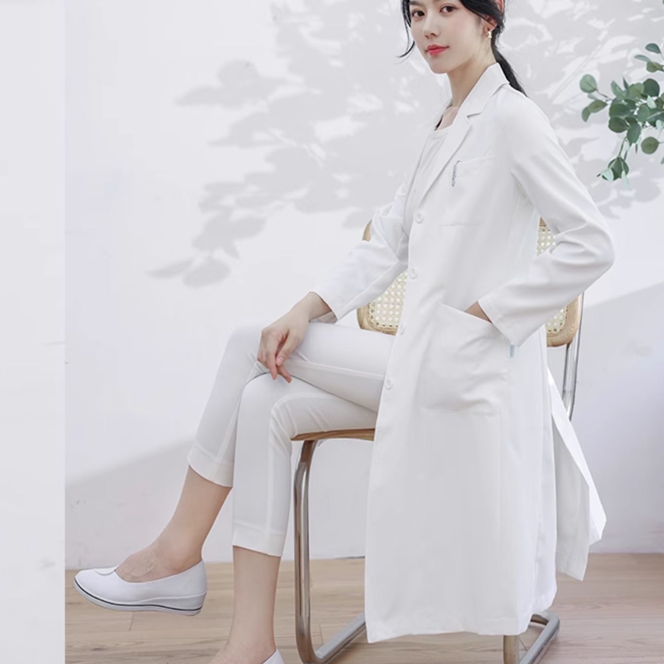 白衣 優美スタイリッシュ診察コート