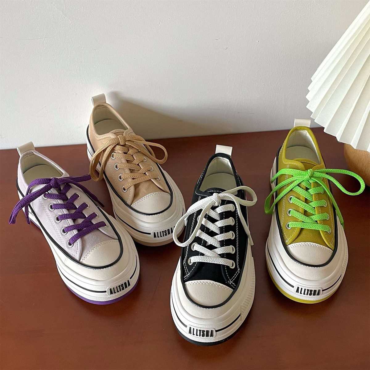 足元にアクセントを！おしゃれな紫色の厚底スニーカーおすすめ5選