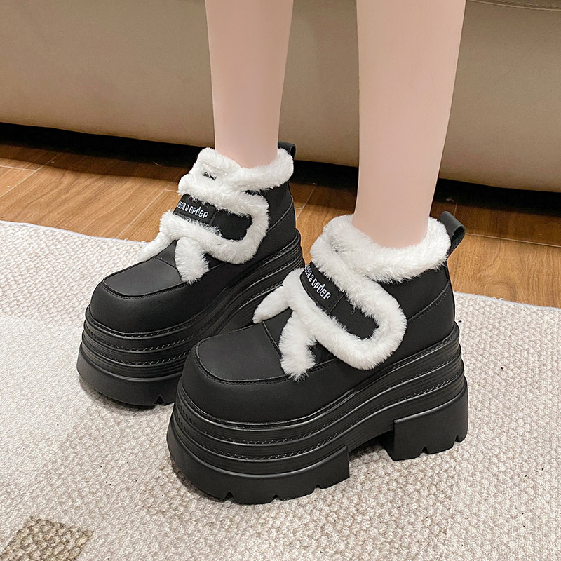 もこもこファー付き厚底スニーカー