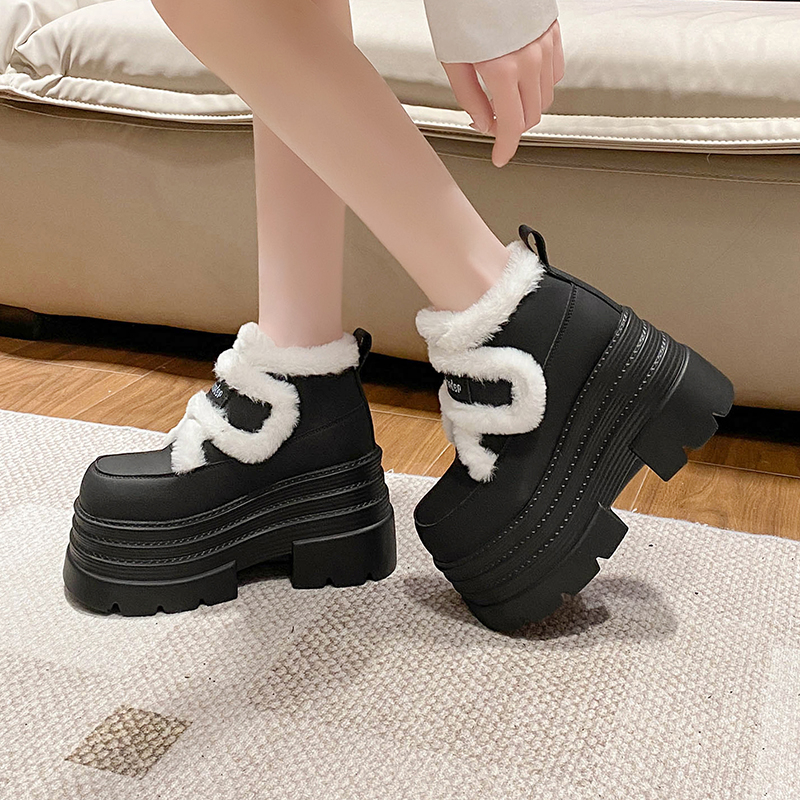 もこもこファー付き厚底スニーカー