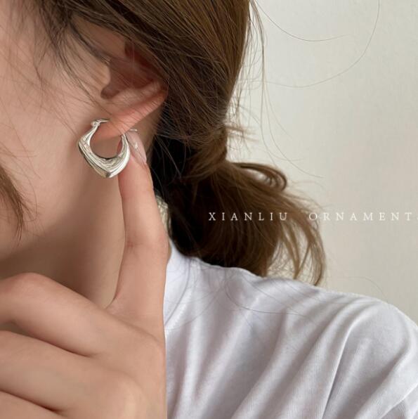 韓国ファッション 韓国風おしゃれ不規則フープピアス