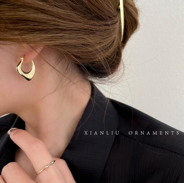 韓国ファッション 韓国風おしゃれ不規則フープピアス