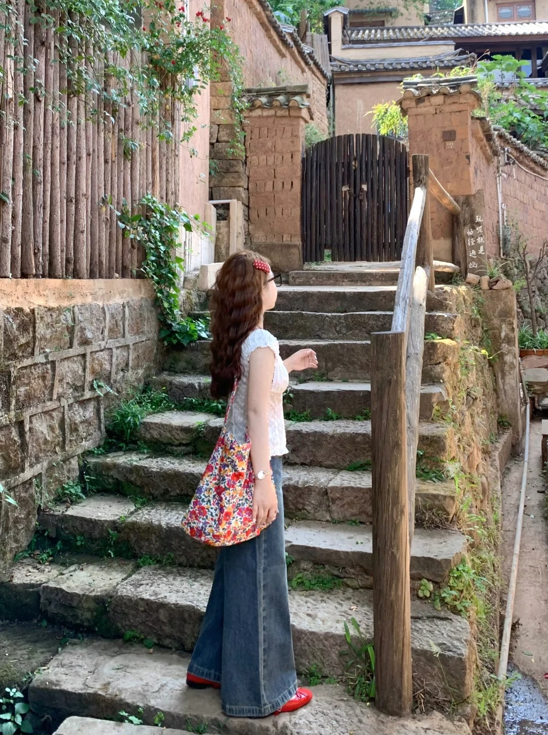 韓国ファッション 花刺繍フリルキャミブラウス
