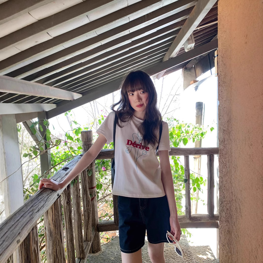 韓国ファッション お花モチーフ ゆるプリント半袖Ｔシャツ