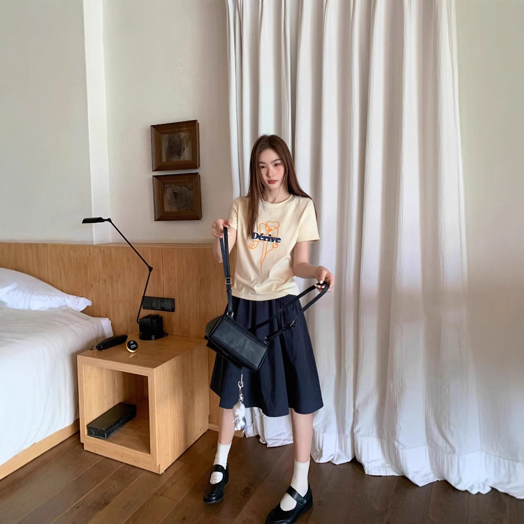 韓国ファッション お花モチーフ ゆるプリント半袖Ｔシャツ