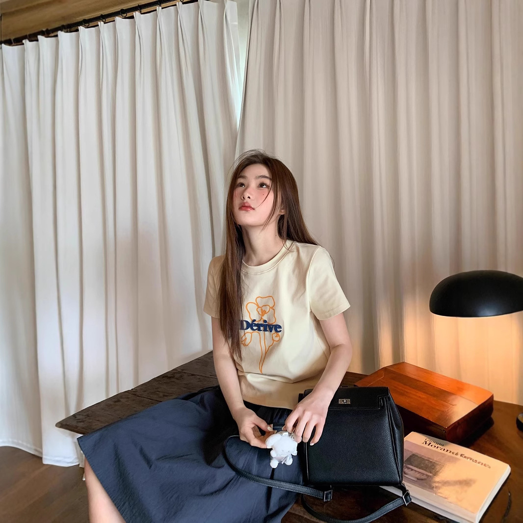 韓国ファッション お花モチーフ ゆるプリント半袖Ｔシャツ