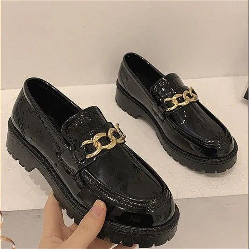韓国ファッション チェーン飾りエナメルローファー
