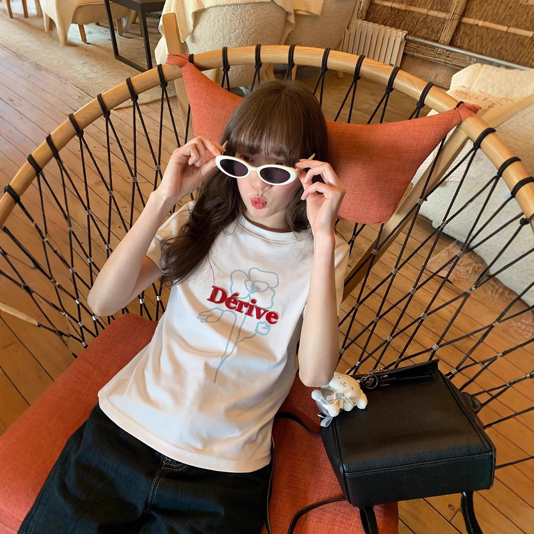 韓国ファッション お花モチーフ ゆるプリント半袖Ｔシャツ