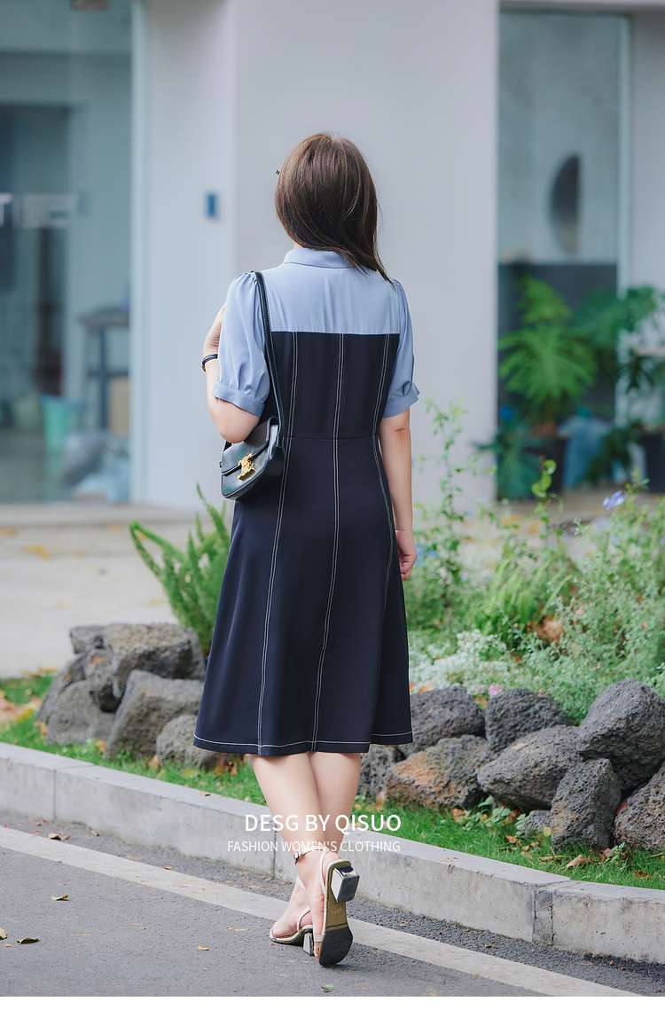 上品な印象のシャツワンピース