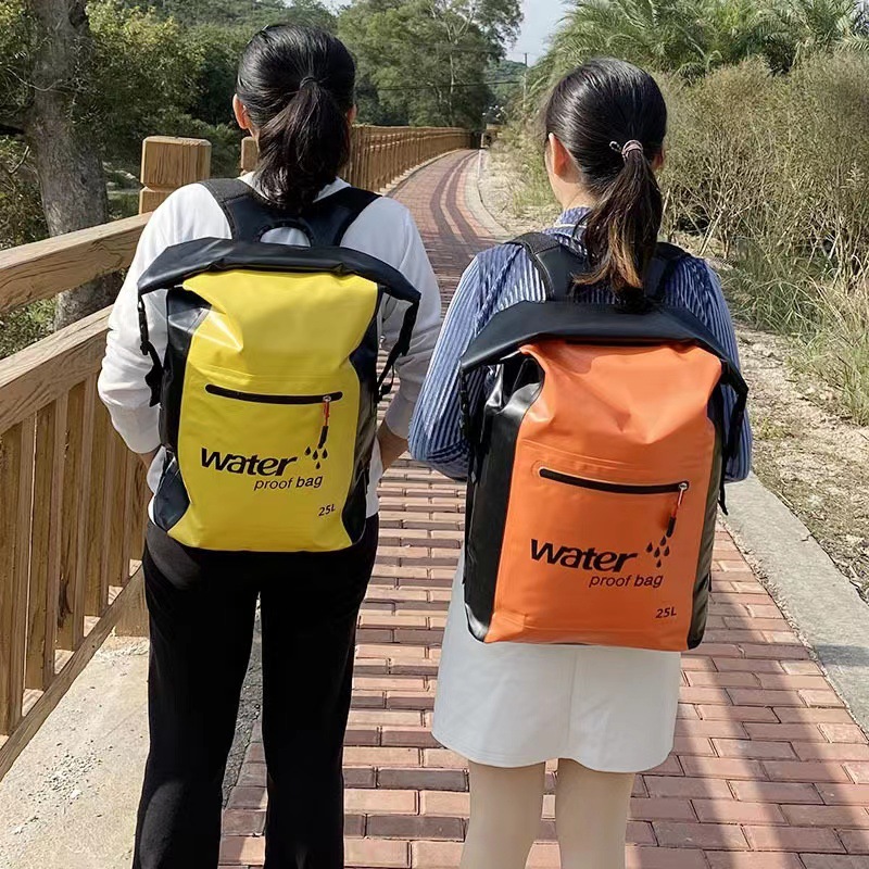 防水リュック 大容量ロールトップ式　25リットル　アウトドア