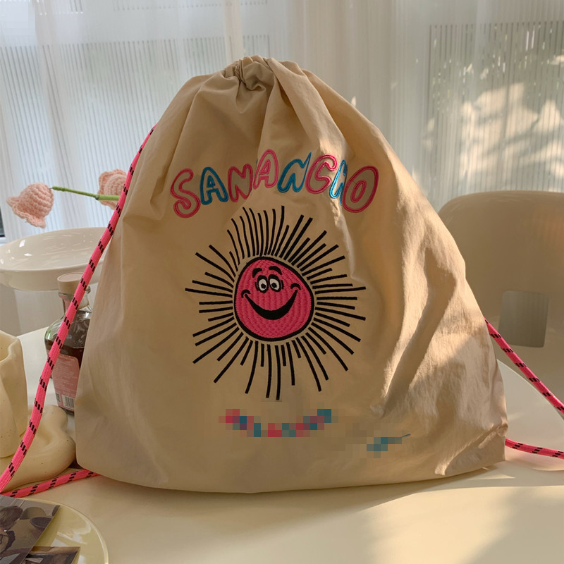 防水リュック イラスト刺繍ナップ巾着リュック
