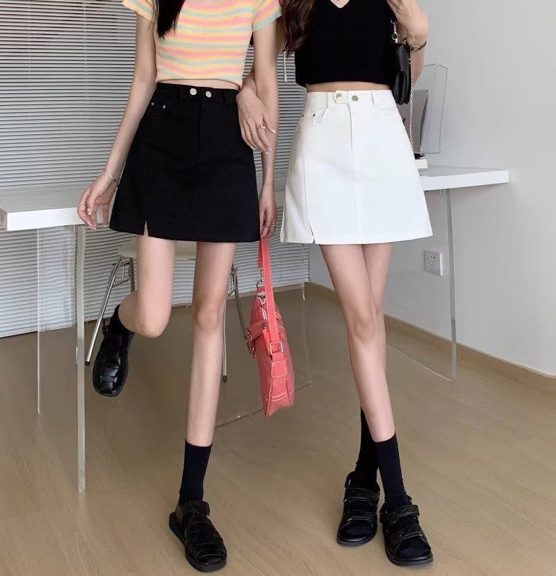 白スカート すっきりシルエット台形スカート