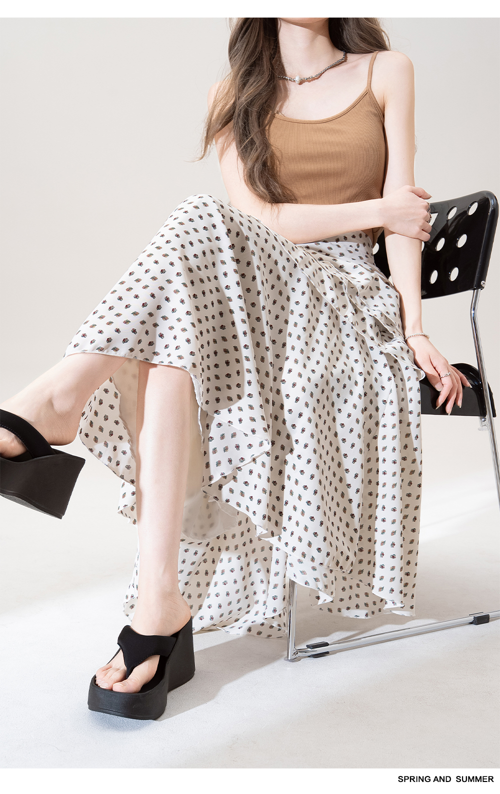 白スカート 水玉模様のゆったりティアードスカート