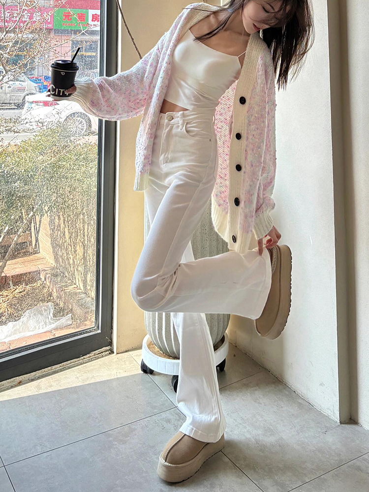 白パンツ 美脚際立つフレアパンツ
