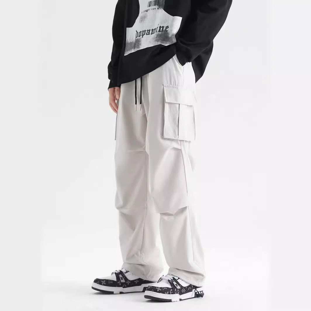 白パンツ ゆったりポケット付きカーゴパンツ