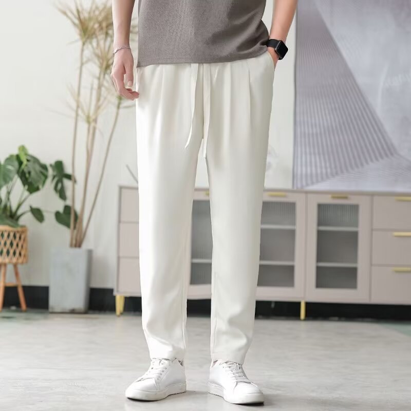 白パンツ しなやか素材リラックスストレート