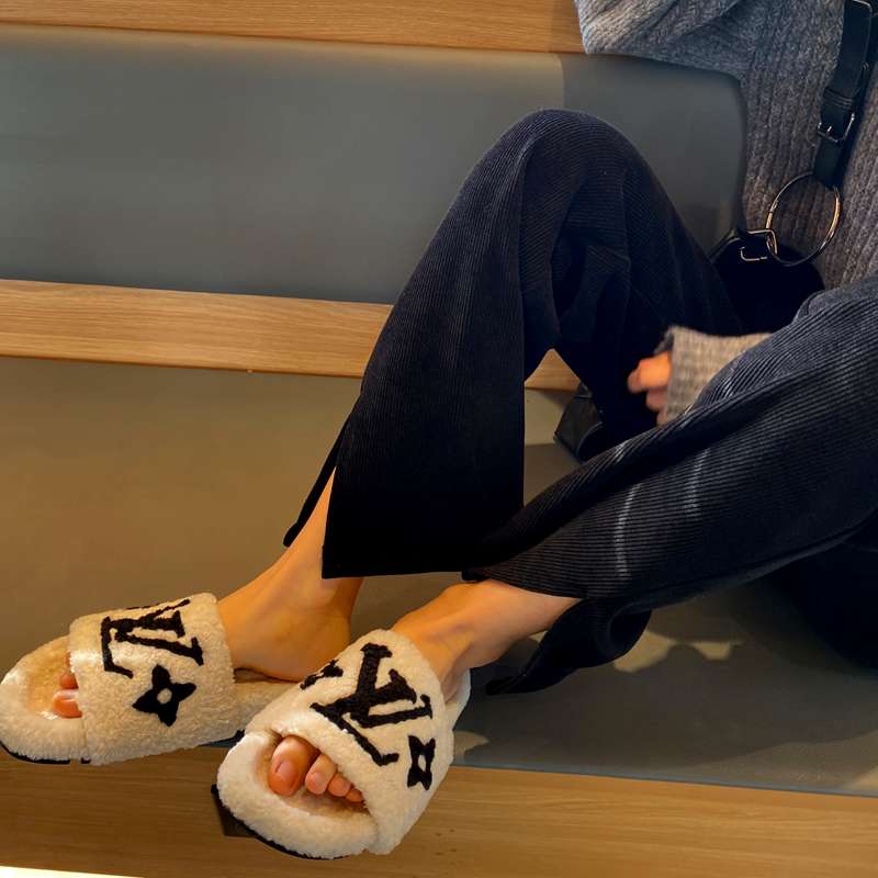 白パンツ スリット入りストレート美脚パンツ