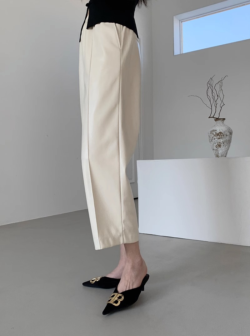 白パンツ 上品シルエット ワイドストレートパンツ
