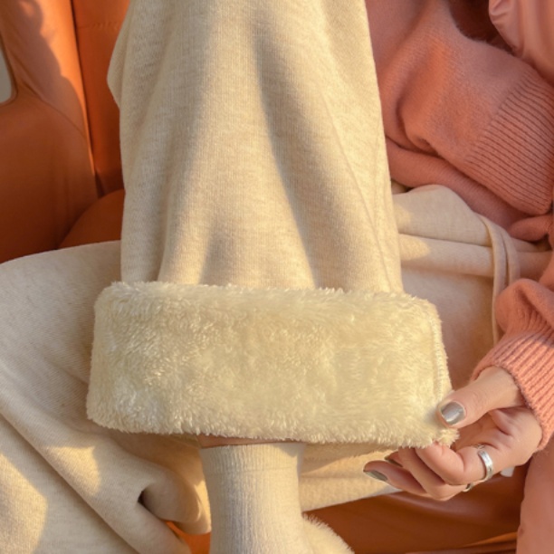 白パンツ ふんわり美シルエット裾広がりパンツ
