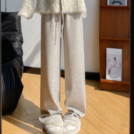 白パンツ ふんわり美シルエット裾広がりパンツ