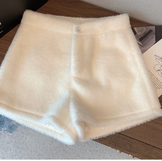 白パンツ もこもこショートパンツ