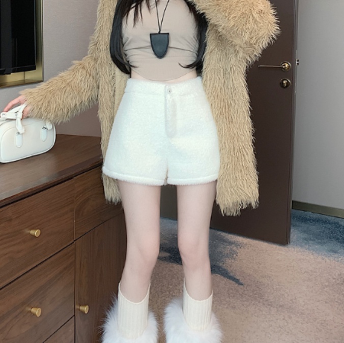 白パンツ もこもこショートパンツ