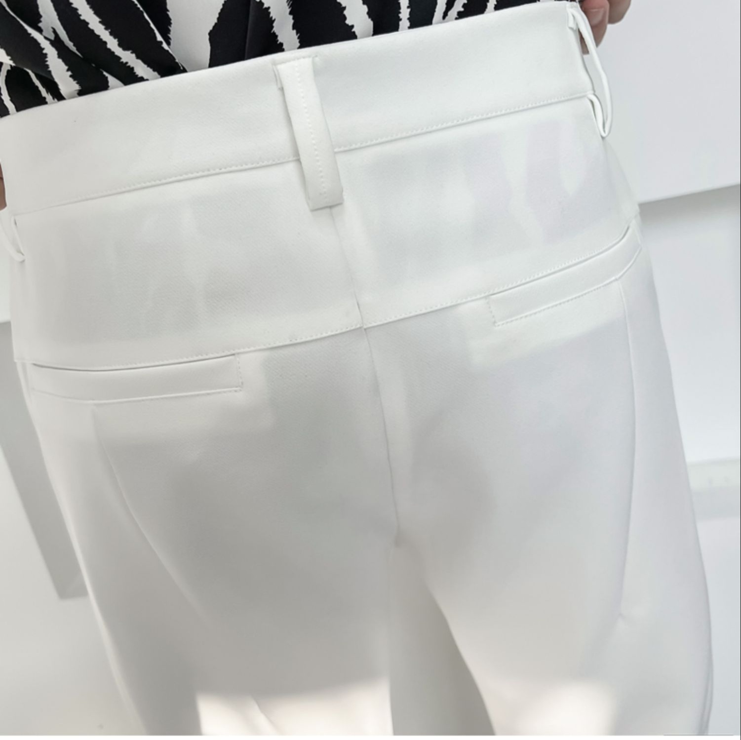 白パンツ ストレートテーパードアンクルパンツ