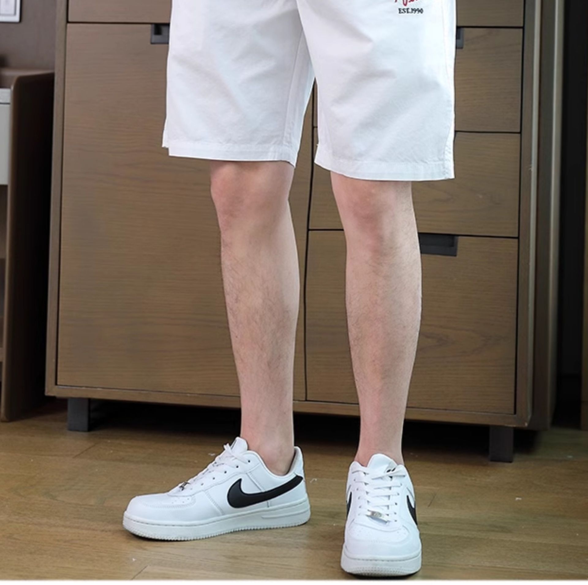 白パンツ 刺繍入り洗練ハーフパンツ