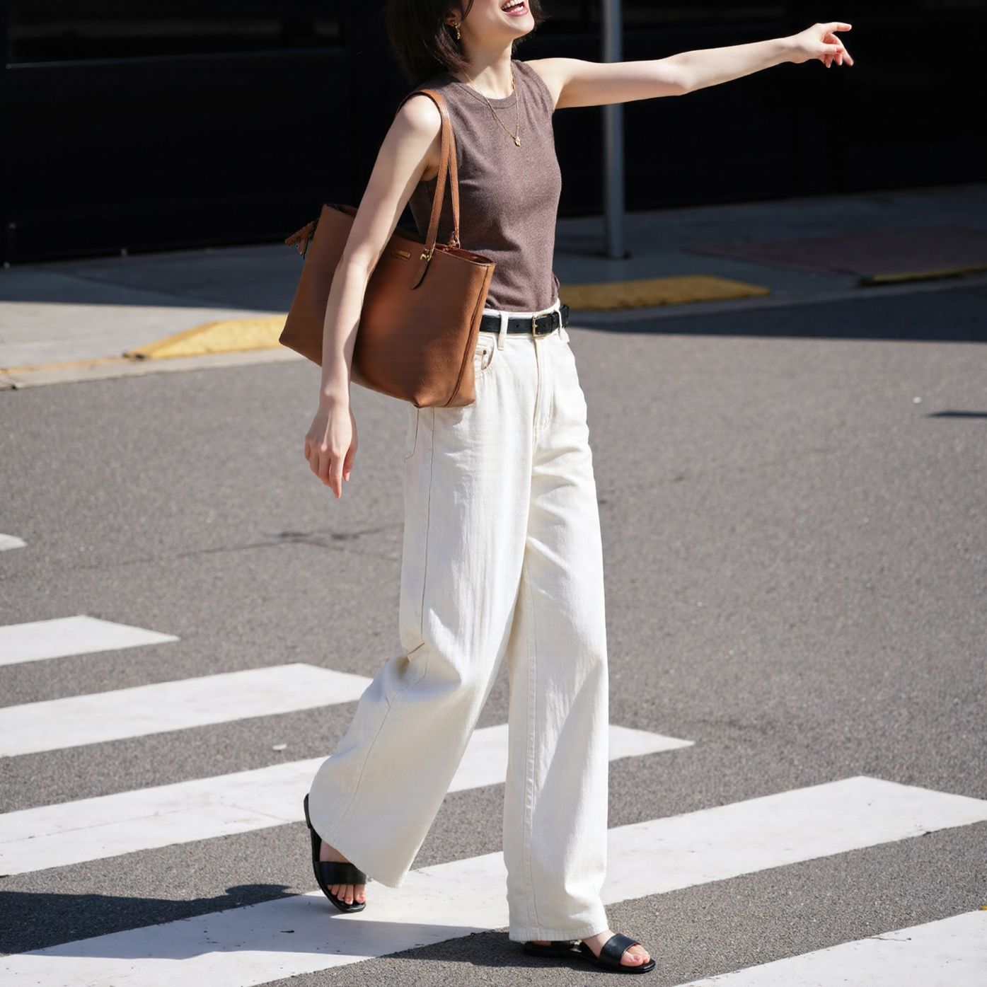 白パンツ すっきりシルエット ワイドパンツ