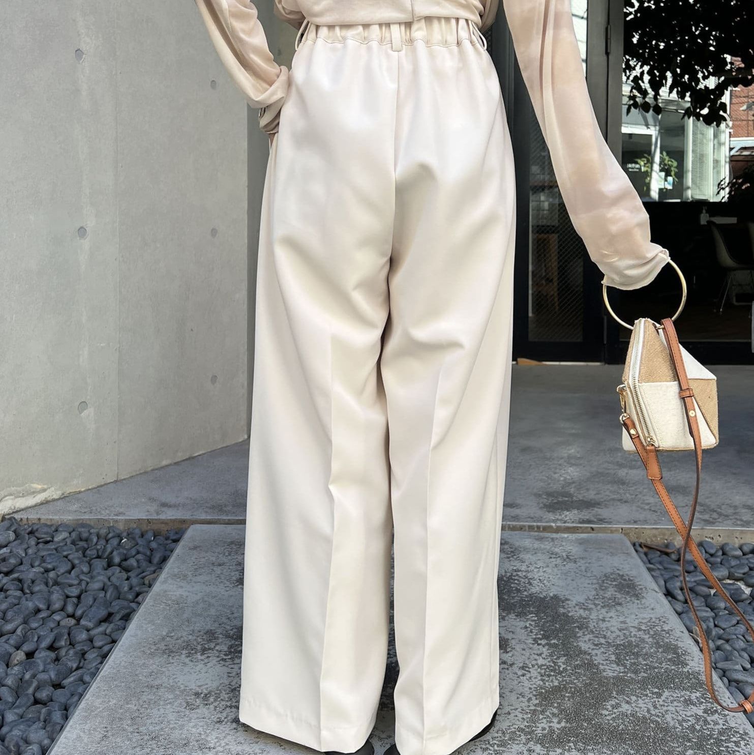 白パンツ 優雅なドレープワイドパンツ