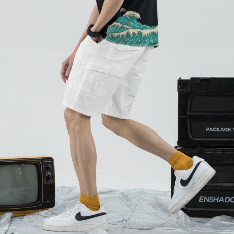 白パンツ 夏の快適ハーフカーゴパンツ