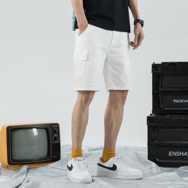 白パンツ 夏の快適ハーフカーゴパンツ