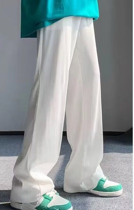 白パンツ 縦筋プリーツストレートパンツ