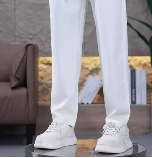 白パンツ しなやか素材リラックスストレート