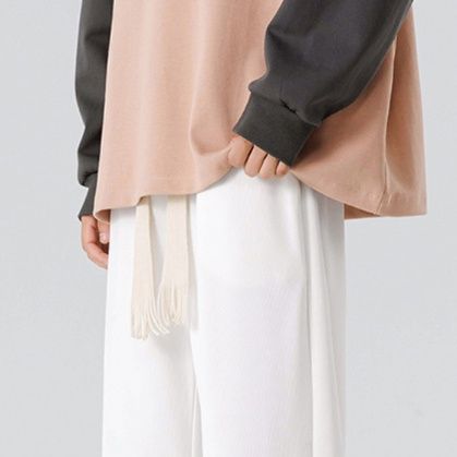 白パンツ 柔らか素材のゆったりストレート