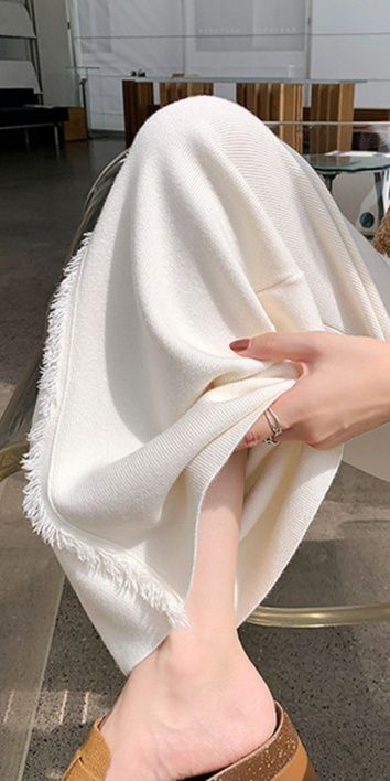 白パンツ 優雅なドレープフレアパンツ