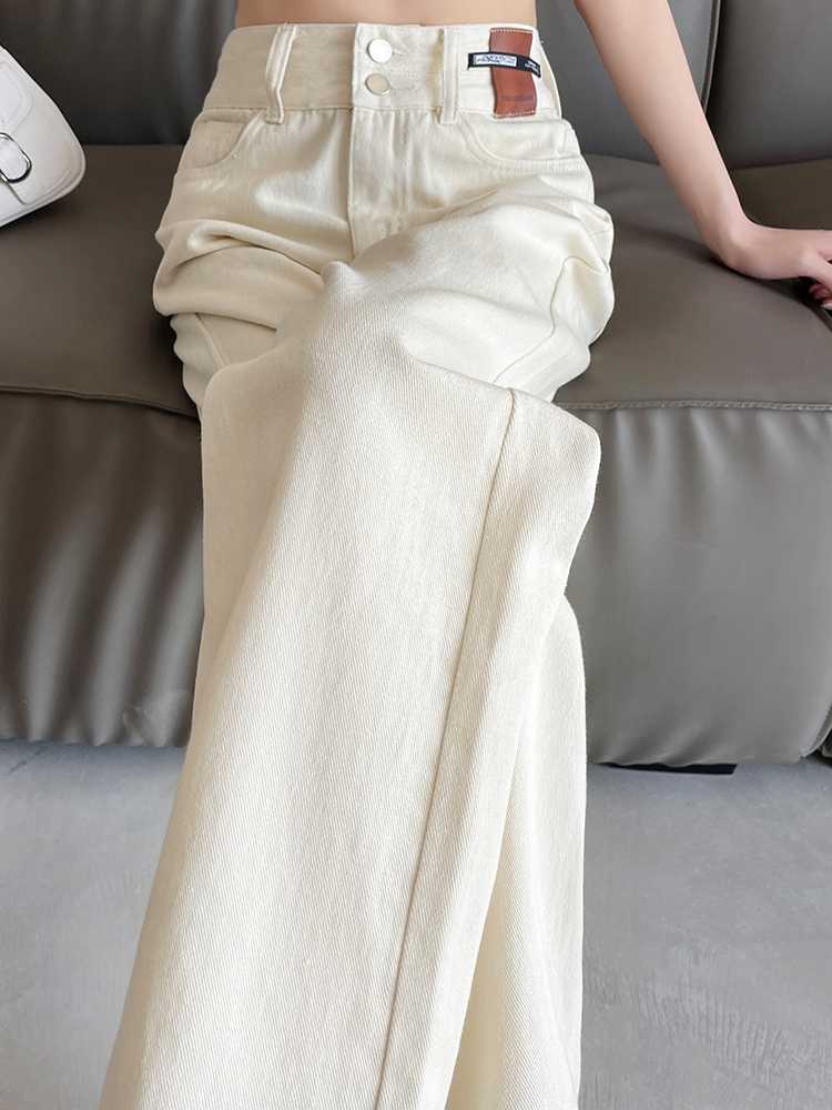 休日におすすめ！リラックス白のパンツ