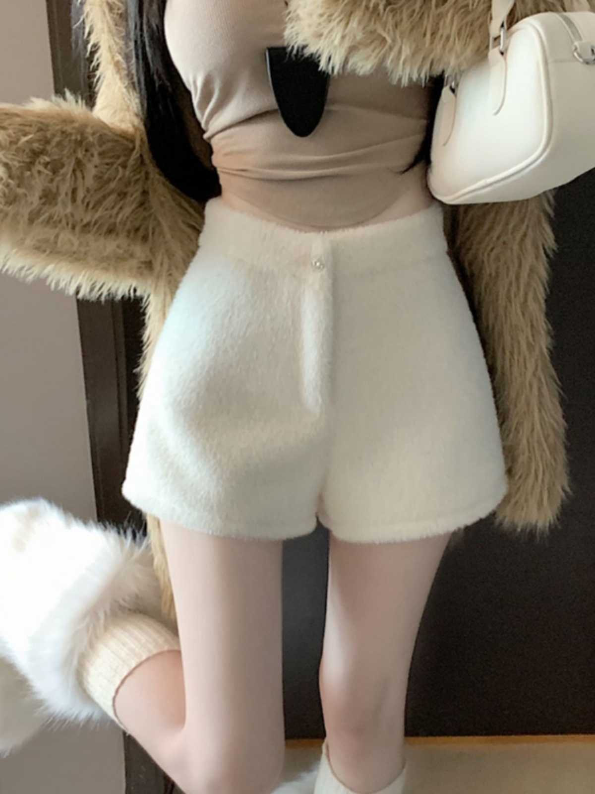 女子会に履きたい可愛い白いパンツおすすめ５選