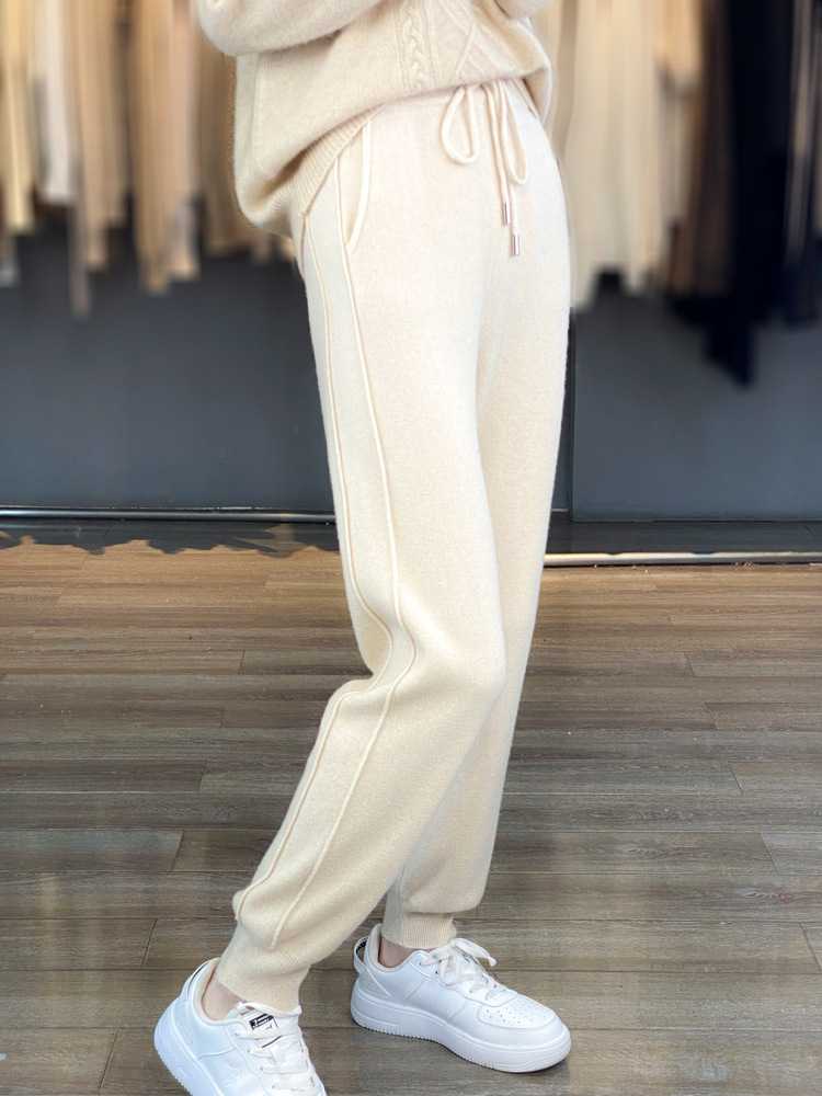 着るだけで気分が上がる！白色パンツおすすめ5選