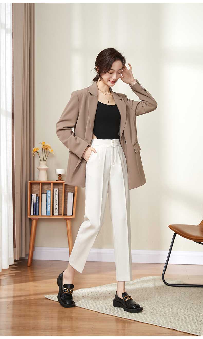 ジャケットに映える白パンでスタイルアップ！魅力的なコーディネート5選