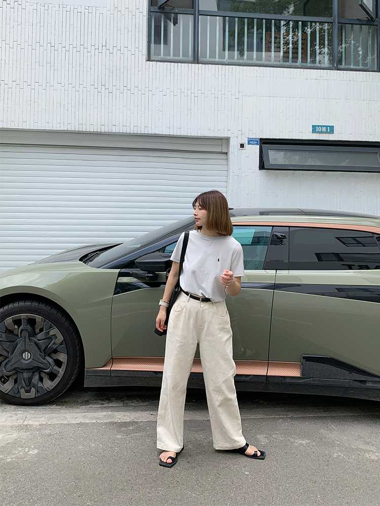 着るだけで清潔感UP！白tシャツ×白パンツのナチュラルコーデ5選