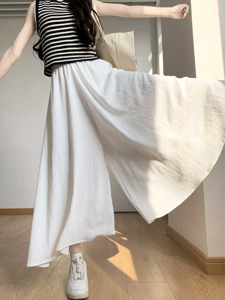 夏にぴったりな麻のレディース白パンツ5選