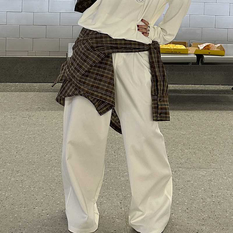 黒デニムの白ステッチで差をつける!コントラストが美しいおしゃれボトムス5選