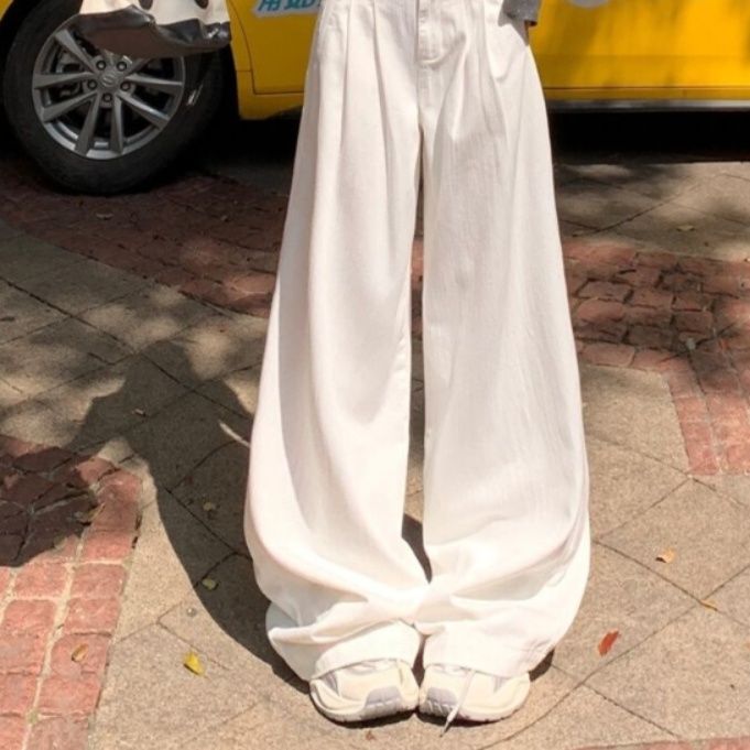 優雅なタック入り白パンツ ワイドシルエット